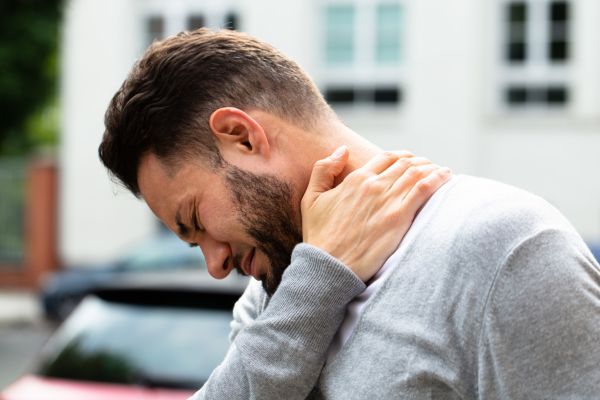 dolor-cuello-hombre